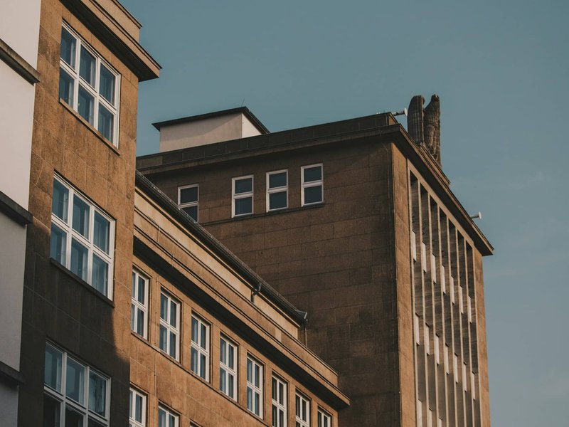 Multi-storey commercial office building